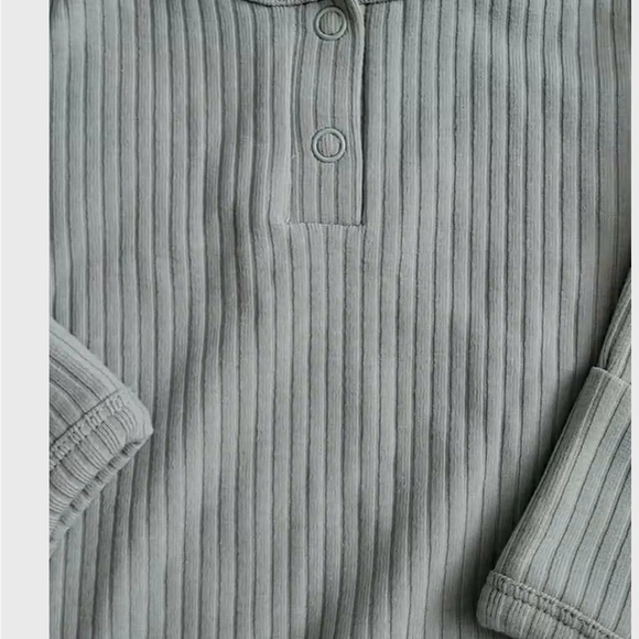 Sage knotted ribbed gown with bow and bonnet organic - Picture 4 of 7